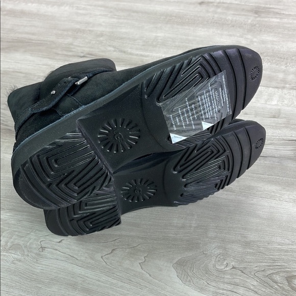 🍁UGG🍁 BLACK AUBRIELLE BOOTS - Picture 6 of 14